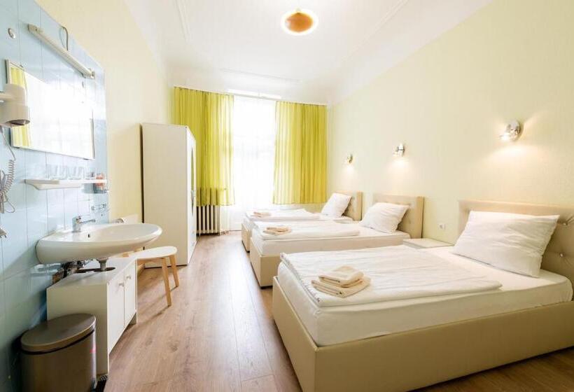 اتاق خانوادگی با سرویس بهداشتی مشترک, Pension Dahlem
