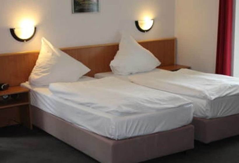 Номер Стандарт, Filmhotel Lili Marleen