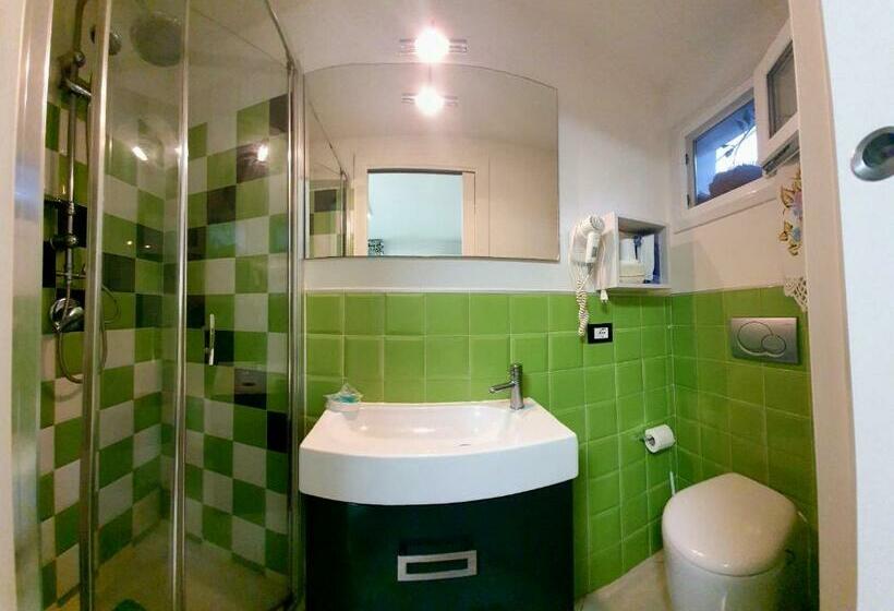 اتاق استاندارد سه نفره, Bed& Breakfast G&g
