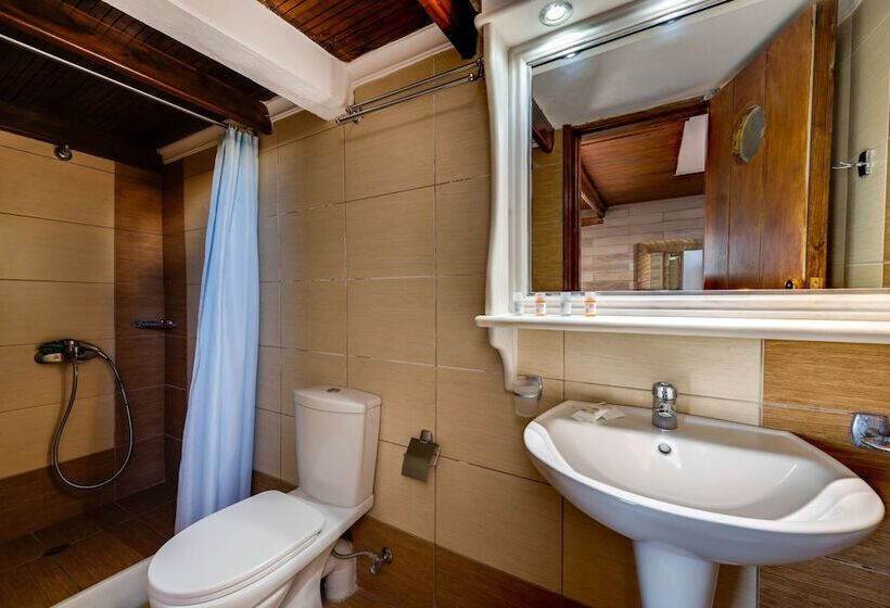 Quarto Economy, Nefeli Homes   Adults Only
