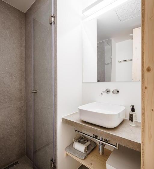 标准间, B.hostel