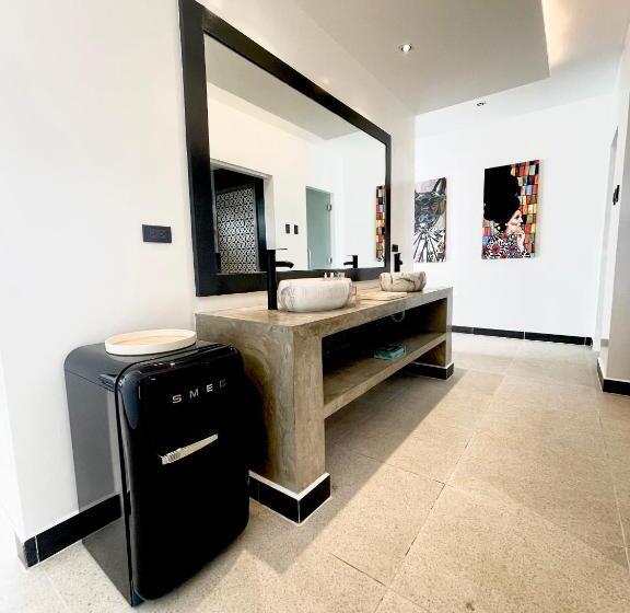سوئیت با تخت بزرگ, Epic Suites Bohol Adults Only