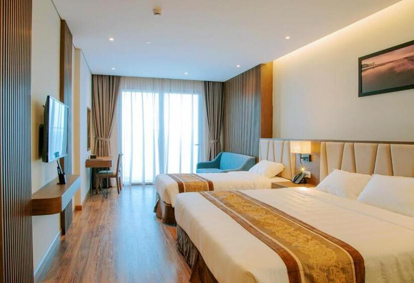 اتاق سه نفره دلوکس با چشم‌انداز دریا, Vipol Mui Ne Hotel & Spa
