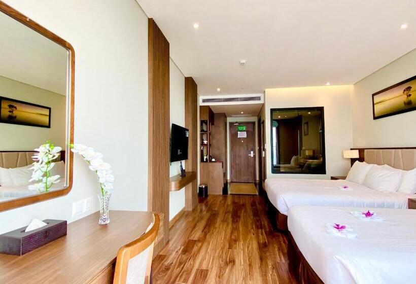 اتاق سه نفره دلوکس با چشم‌انداز دریا, Vipol Mui Ne Hotel & Spa