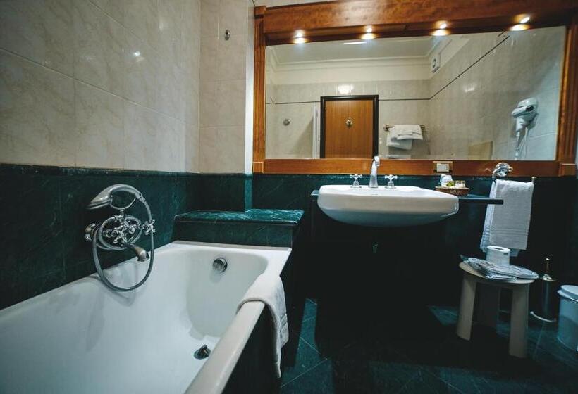 Habitación Estándar Individual, Serino
