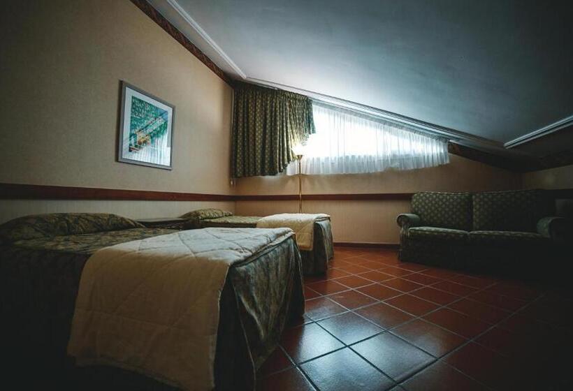 Habitación Triple Estándar, Serino