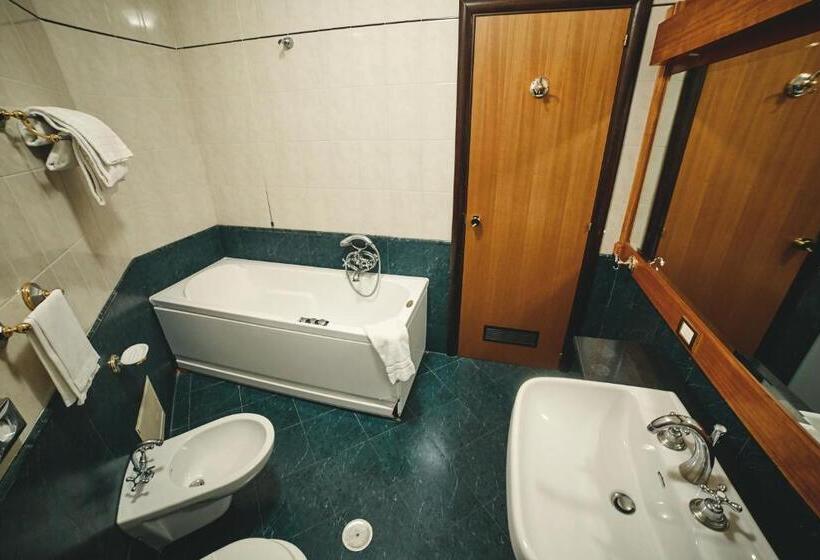 Habitación Superior, Serino