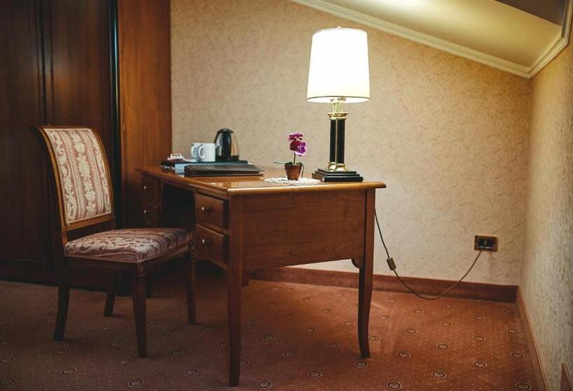 Suite Deluxe, Serino