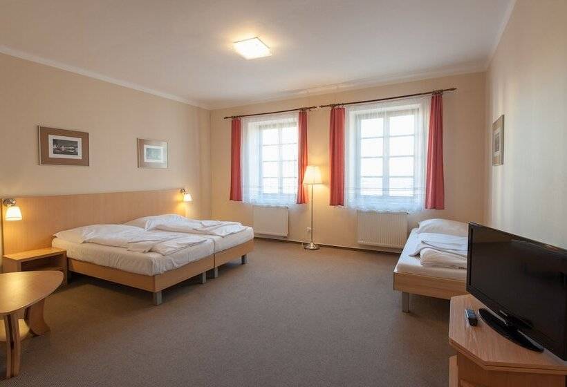 Quarto Triplo Estandar, V Centru