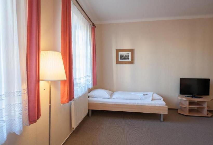 Quarto Triplo Estandar, V Centru