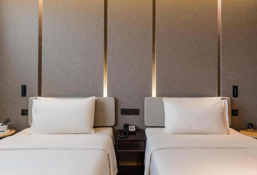 Номер Superior, Atour Hotel Nanjing Olympic Sports Center Tianhe Plaza