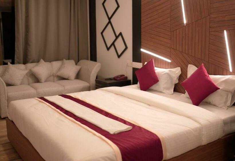 Люкс с Балконом, The Lavender Resort Waynad