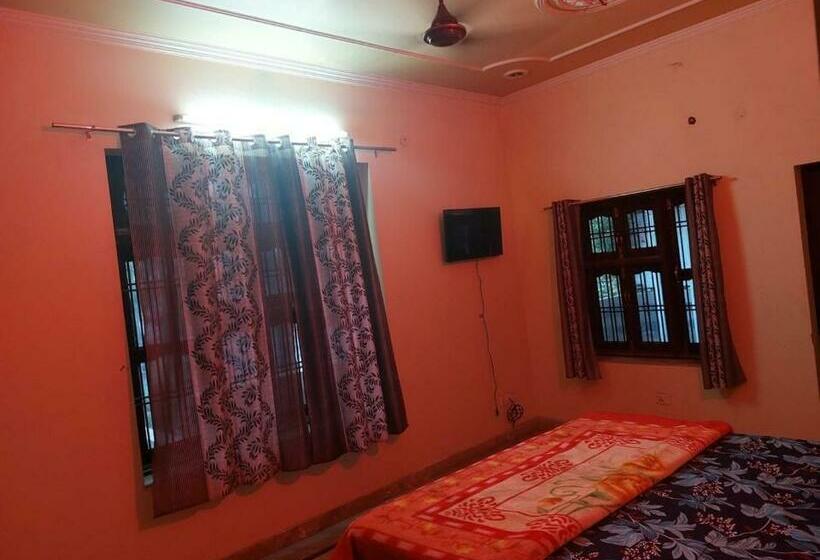 Трехместный Номер Классика, Oyo 88404 Golden Oyo Guest House