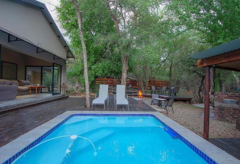 プールビュースタンダードルーム, Thornforest Luxury Bush Lodge
