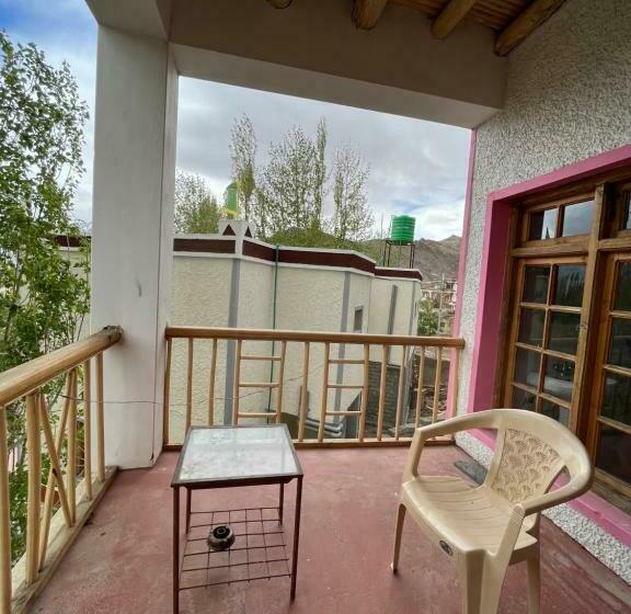 Quarto Deluxe com Sacada, Napishu Guest House
