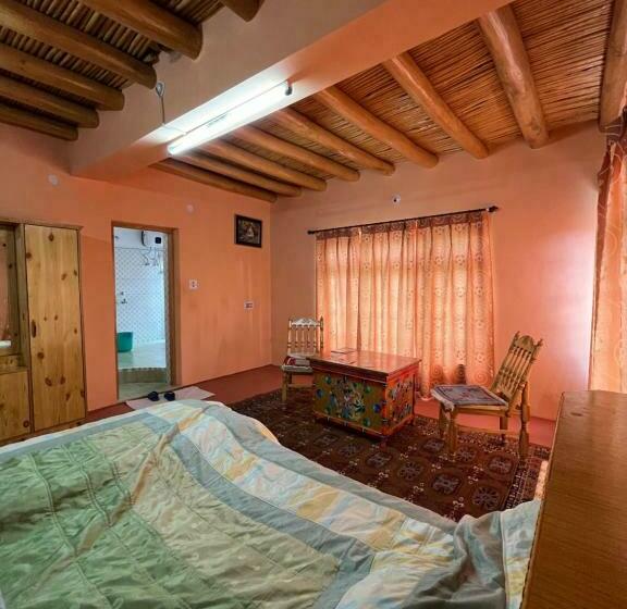 Quarto Deluxe com Sacada, Napishu Guest House