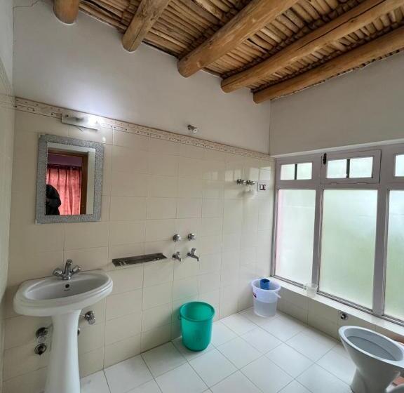 Quarto Economy, Napishu Guest House
