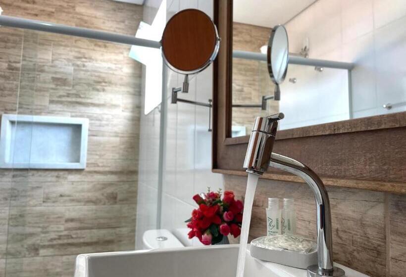 Quarto Superior, Pouso Das Flores