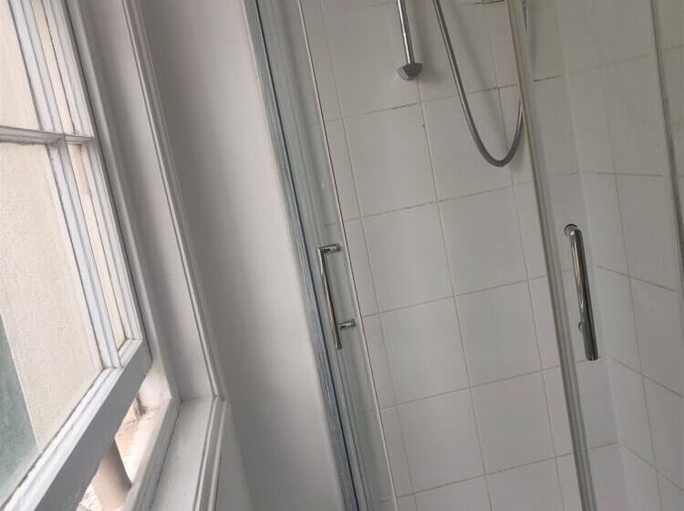 Номер Стандарт Индивидуальный Совместная Ванная, Arlington Villas Townhouse By Clifton Short Lets