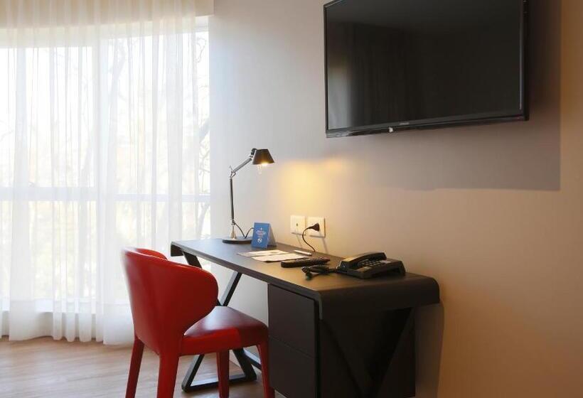 Номер Стандарт, Regency Way Montevideo