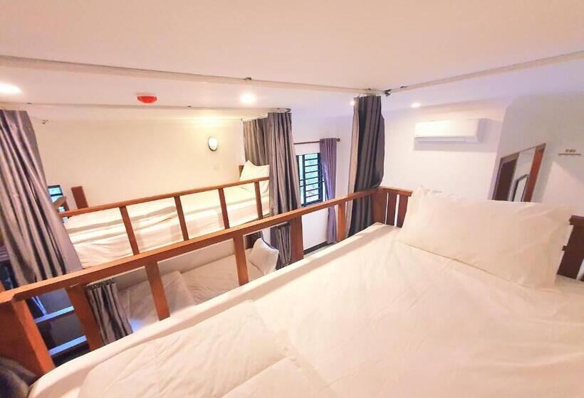 共用房间的床, Darling Pub Hostel