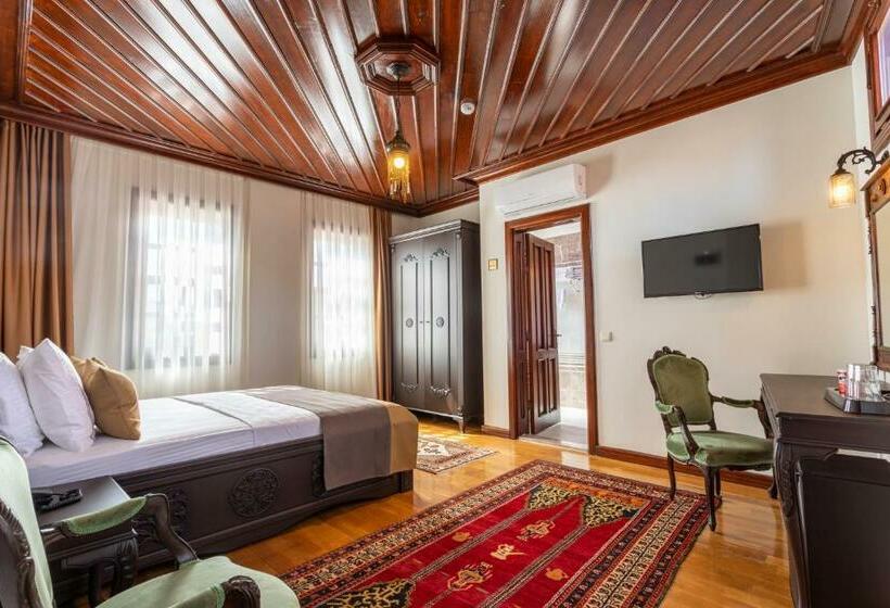 اتاق استاندارد سه نفره, Woo Town Suites