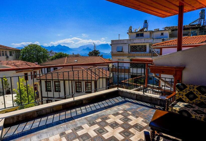 سوییت با چشم‌انداز دریا, Woo Town Suites