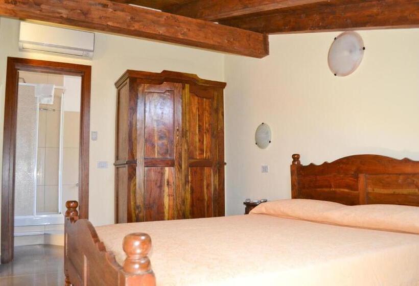 Номер Стандарт с Террасой Вид на Сад, Casa Vacanze Santa Lucia