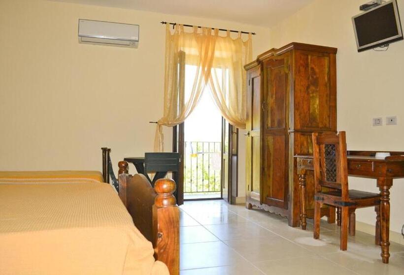 Номер Стандарт Трехместный, Casa Vacanze Santa Lucia