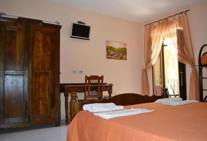 Четырехместный Номер Стандарт с Балконом, Casa Vacanze Santa Lucia