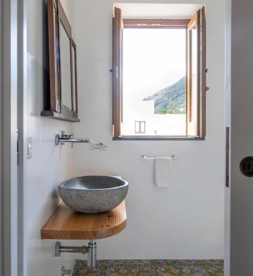 اتاق لوکس, Iancura   B&b Di Design A Salina