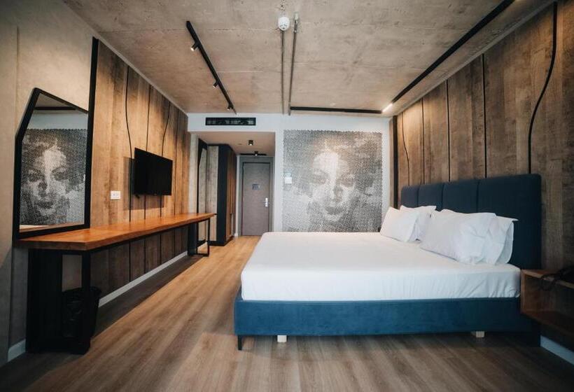 اتاق لوکس با چشم‌انداز دریا, Amr Hotel Durres