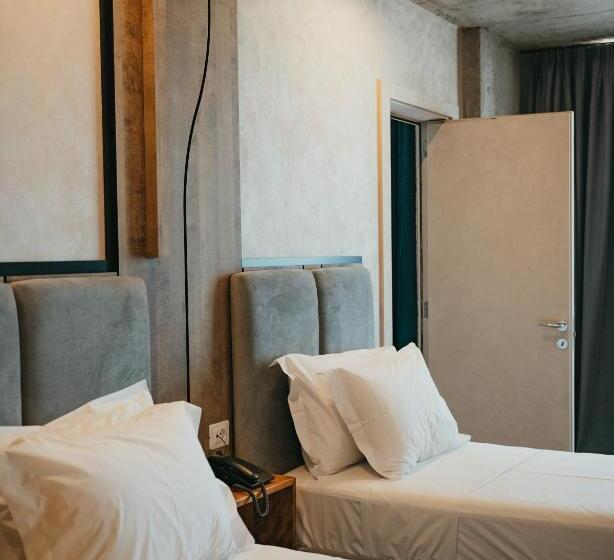 اتاق لوکس با چشم‌انداز دریا, Amr Hotel Durres