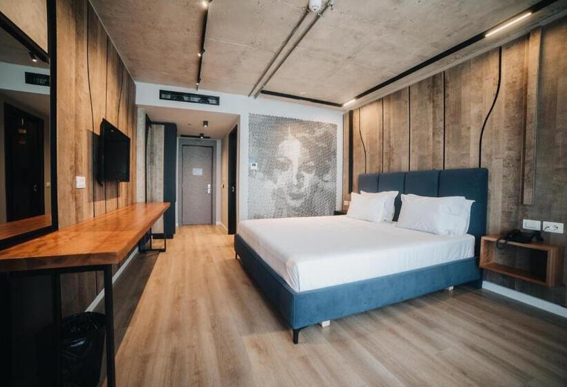 اتاق لوکس با چشم‌انداز دریا, Amr Hotel Durres
