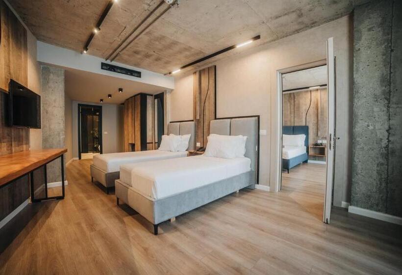 سوییت خانوادگی, Amr Hotel Durres