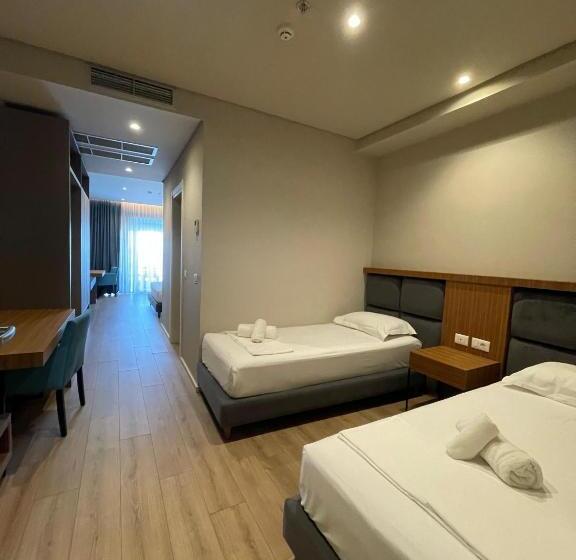 اتاق استاندارد چهار تخته با چشم‌انداز دریا, Amr Hotel Durres