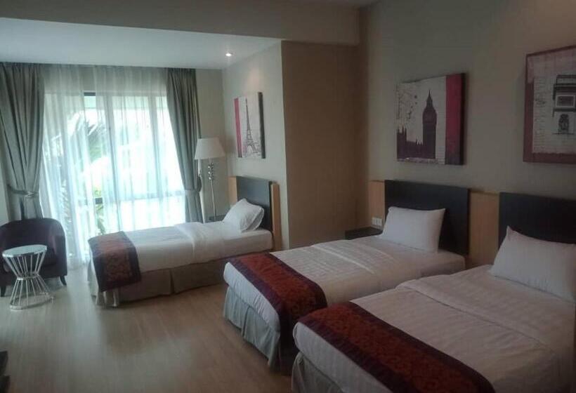 Chambre Triple Deluxe, Ideals Hotel Melaka