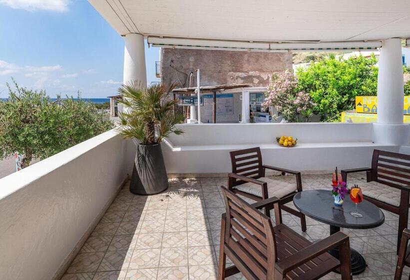 Люкс Deluxe Вид на Море, Stromboli Suite Apartment With Terrace Volcano & Sea View