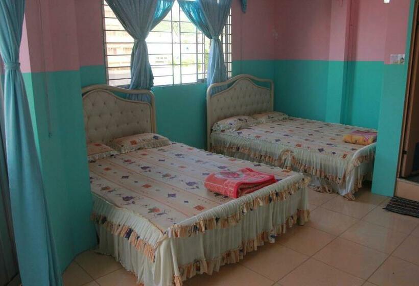 اتاق استاندارد چهارنفره با بالکن, Huỳnh Hương Guesthouse