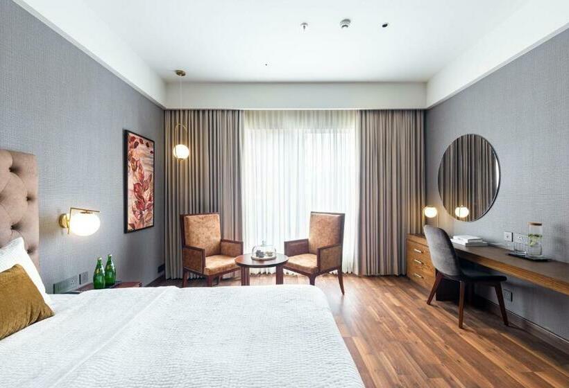 适合残疾人士使用的带超级大床的标准间, Wyndham Chandigarh Mohali