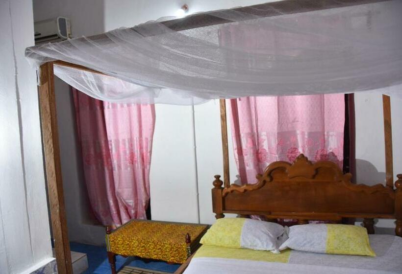 Номер Стандарт, Bababora House