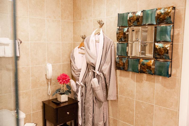 Люкс Кровать Кинг, Capitol Plaza Hotel Montpelier Tapestry Collection By Hilton
