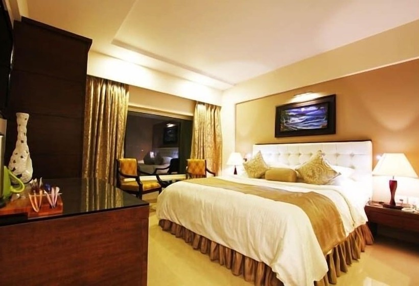Deluxe Room, La Capitol