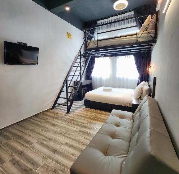 Семейный Номер Deluxe, Georgetown Inn By Sky Hive