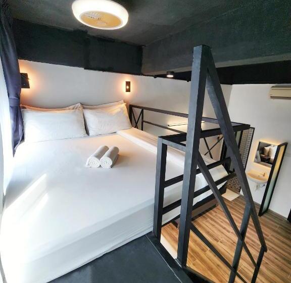 Семейный Номер Deluxe, Georgetown Inn By Sky Hive