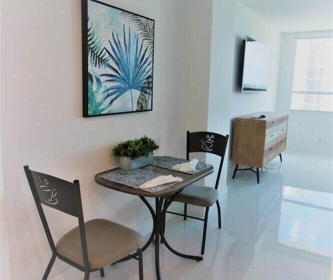 استودیوی استاندارد, Seastays Apartments