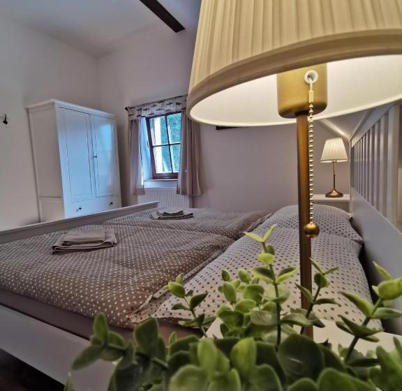 침실 2개 아파트, Apartmány Rožmberk