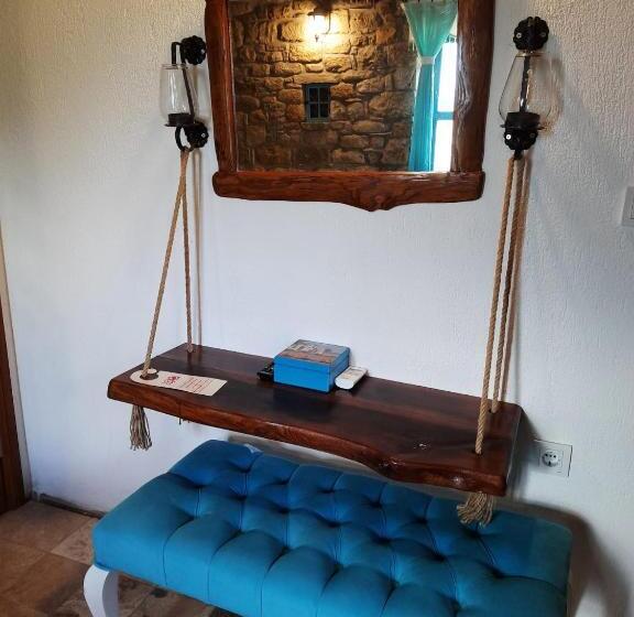 اتاق لوکس سه تخته, Efli̇n Buti̇k Otel
