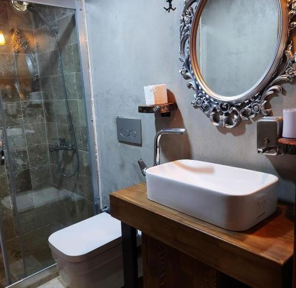 اتاق لوکس چهار تخته, Efli̇n Buti̇k Otel