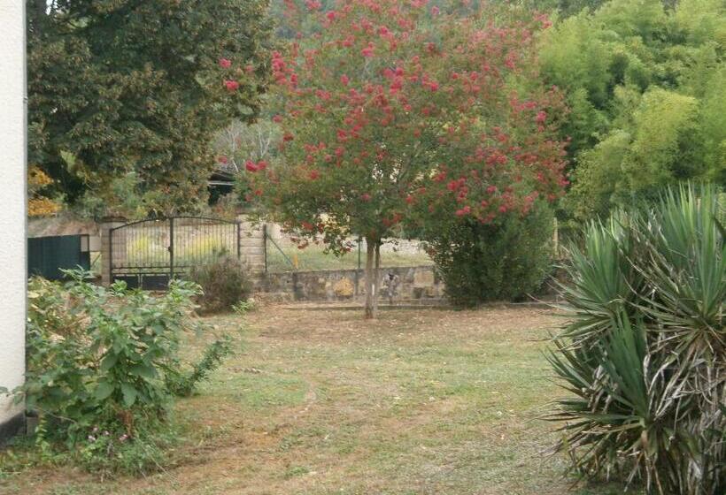 Номер Стандарт Вид на Сад, Les Noyers